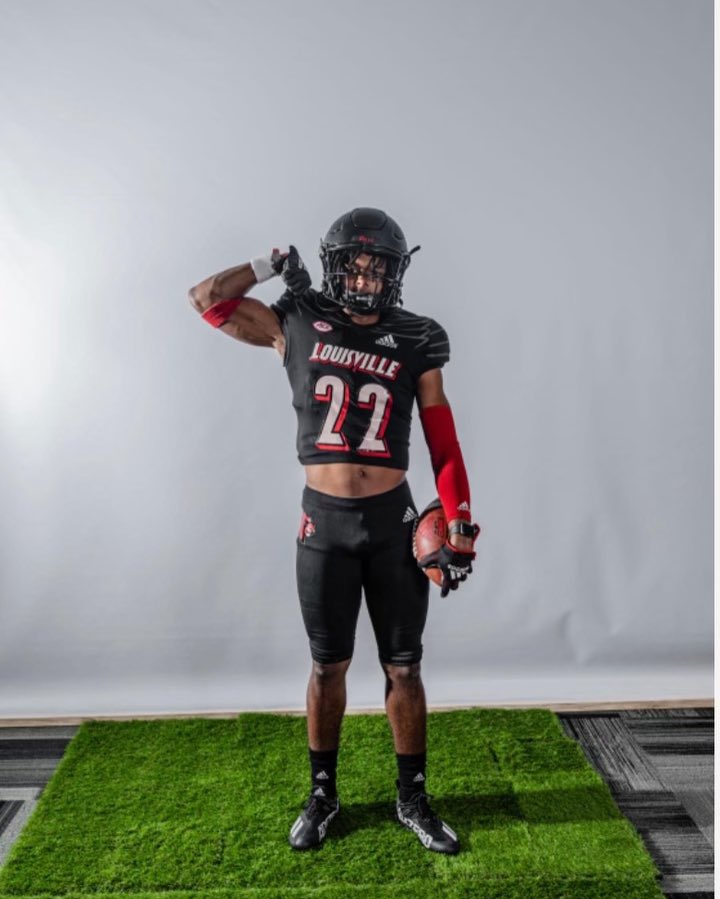 Motherofatletes's tweet photo. GREAT visit @ Louisville #22
#DupontManual #ZeekWashburn #Bornastar #Stayfokus https://t.co/6wjcAuZFWJ