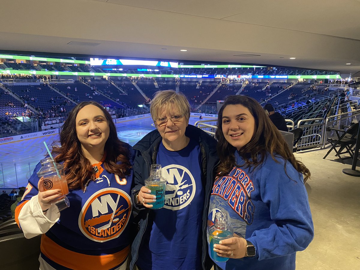 Thefeistynugget's tweet image. Had a great night with some great people celebrating my dad’s life on Bossy night! #nyisles