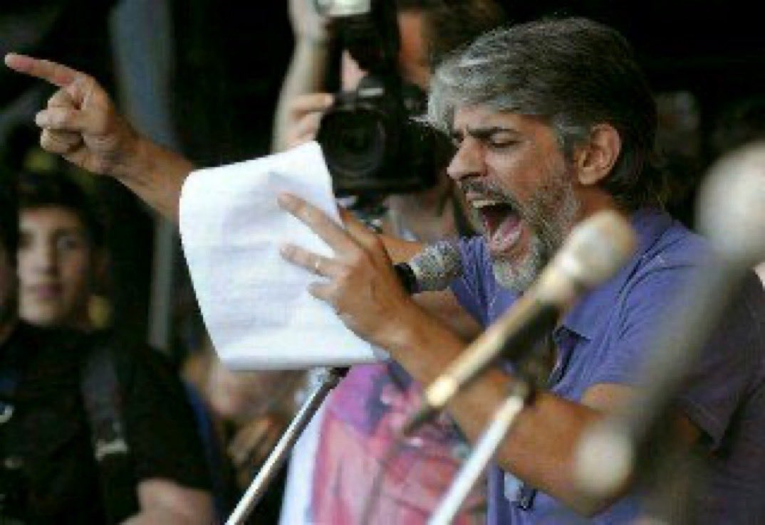 eldipyok's tweet image. Cuando el dólar estaba a 30 pe, pablito echorri gritaba que la patria estaba en peligro.
Hoy con el dólar a 360, SILENCIO.
Porque los que lo bancan están en el gobierno.
Fin