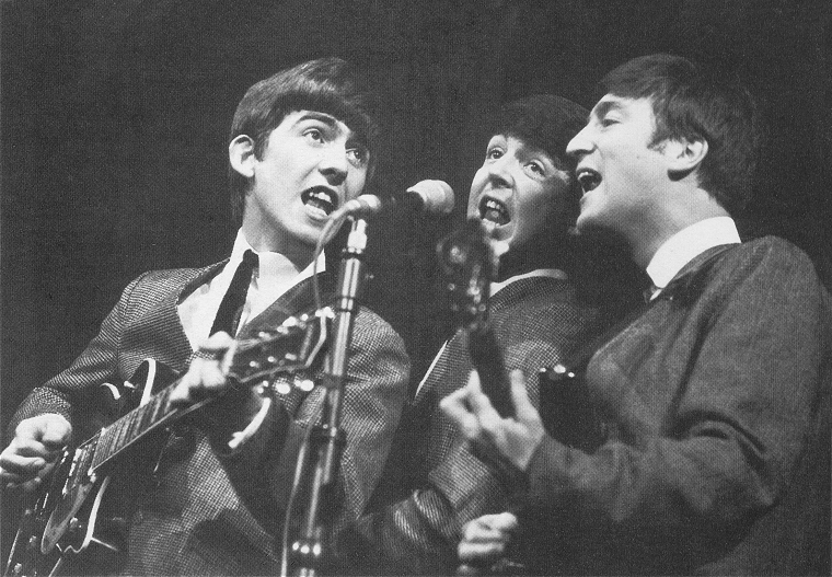 beatlemania's tweet photo. #TheBeatles April 18, 1963 Royal Albert Hall London https://t.co/GGQo3rv7DR