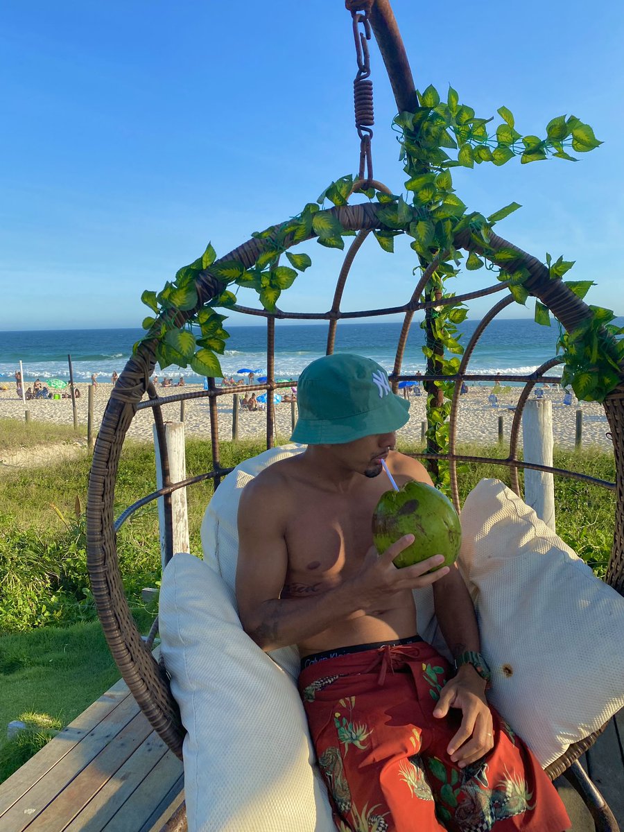 eu_brenoo's tweet photo. Dia de praia e sol ☀️☮️🥥 https://t.co/fMO7wB4sIg