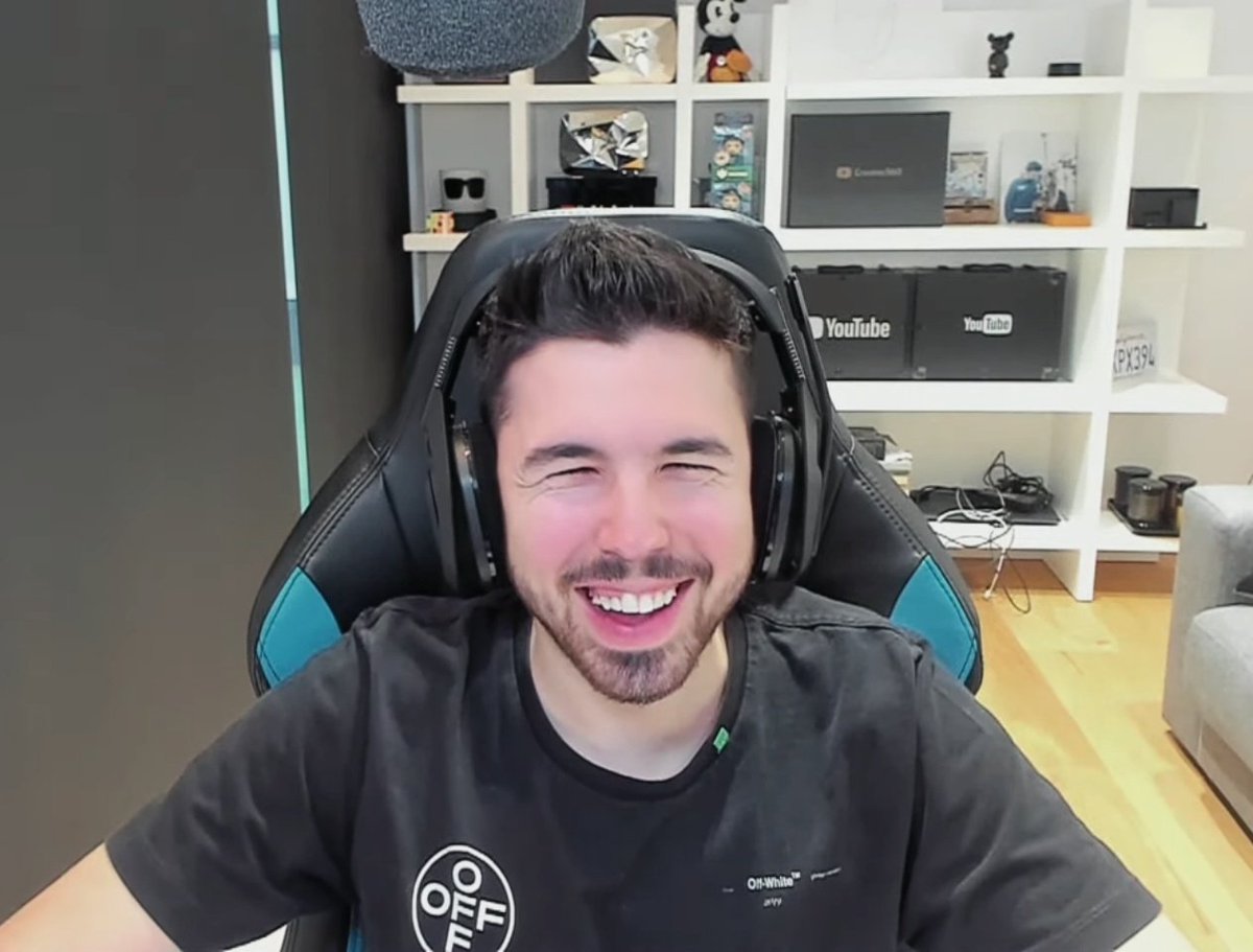 🧵| Hilo de momentos de Willyrex que lo mantienen humilde;