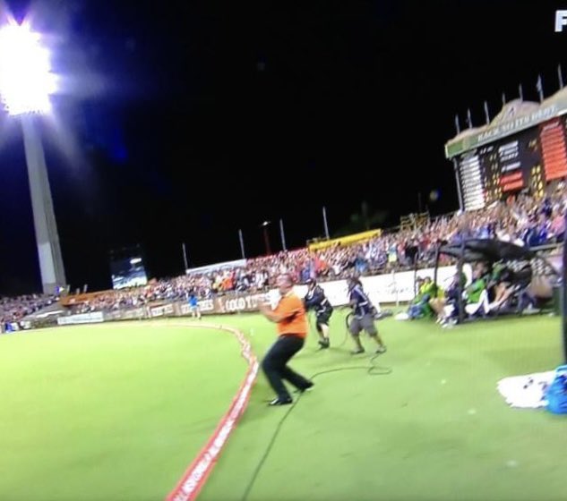 davvers605's tweet photo. 10 years today since @ScorchersBBLβs extraordinary semi-final win over the $tars in #BBL02. Remember like it was only last night and always makes me smile. One of the all-time great nights! https://t.co/kHBdUh7MkD