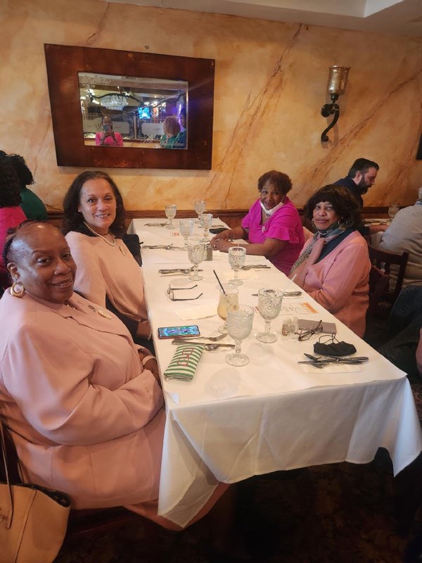 xixiomegaaka's tweet photo. We’re not done celebrating! Here are more pictures from our Founders’ Day brunch 💕💚

#alphakappalpha #aka1908 #xixiomegaaka https://t.co/ciujVQynxF