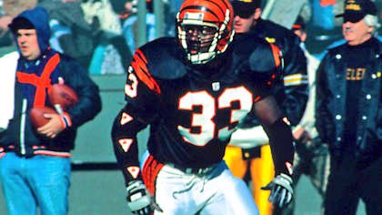 FB_Helmet_Guy's tweet photo. Underappreciated Bengals player thread. Who you got?

Mine👇David Fulcher. Big safety (6'3"/240 lbs) who was a lights out hitter and ball hawk (31 career INTs). https://t.co/IfTK1AIhXG