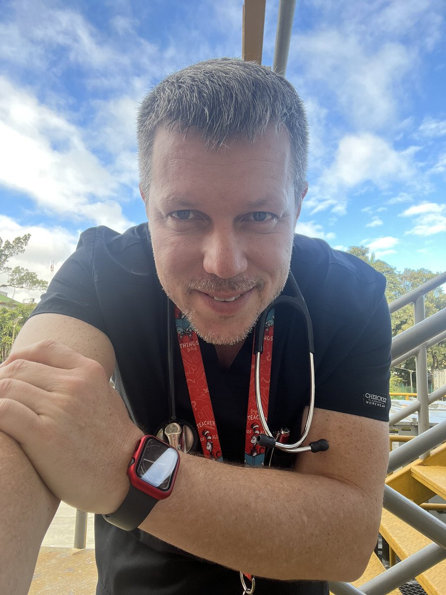 umanamd's tweet photo. Sometimes you just have to work on Sundays #EMproblems https://t.co/ZTrcUI9hRF