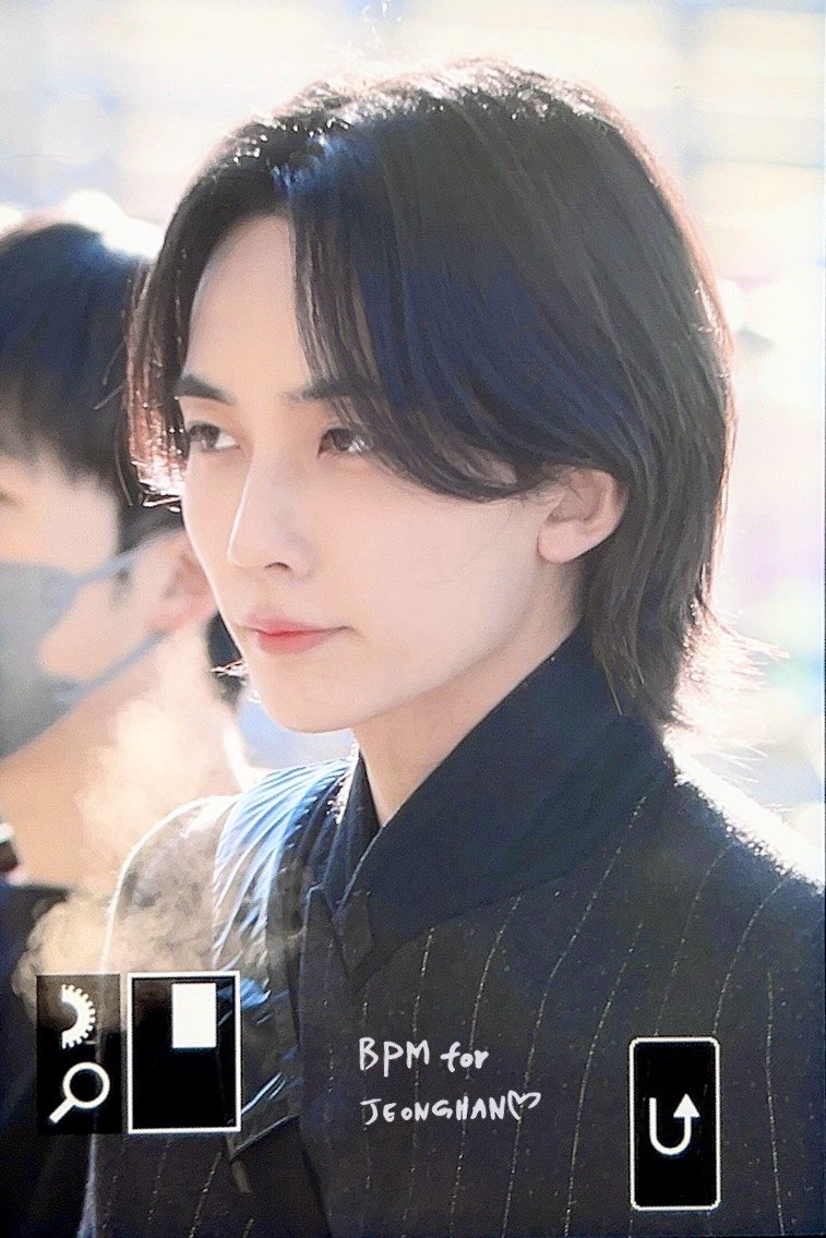 재벌기업 첫째 윤덩한 약혼 발표했는데 그게 연하의 평범한 졸업반 전너너라 나라가 들썩였댄다. 전혀 접점 없어보였는데 덩하니네 기업에서 매해 후원하는 해외 봉사활동에서 만나서 눈 맞았대. 덩하니네 집안에서 반대가 심했는데도 덩하니가 자기는 전너너밖에 없다고 끝까지 밀고 나가서 독단으로