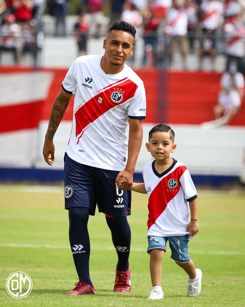 CCDMunicipal's tweet photo. 𝑷𝒓𝒆𝒔𝒆𝒏𝒕𝒂𝒄𝒊𝒐́𝒏 𝒅𝒆 𝒏𝒖𝒆𝒔𝒕𝒓𝒐𝒔 𝑬𝒅𝒊𝒍𝒆𝒔 🤍❤️
📸 Postales de la presentación de nuestro equipo en la #TardeEdil ⚪️🔴
¡Qué lindo es vestir esta camiseta!
#EchaMuni
#FranjaEdil
#Muni2023 https://t.co/tJttaYW80F