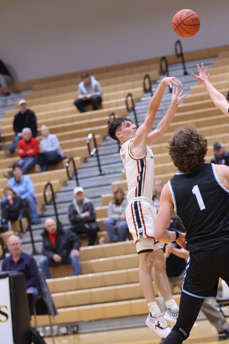SportsPicsOhio's tweet photo. 🏀🏀
FINAL OT: Grove City 53 Louisville 51.... Greyhounds win a thriller 
@GCDawgsHoops @GreyhoundScores @DispatchPreps @DispatchFrank https://t.co/gjRfypHMeY