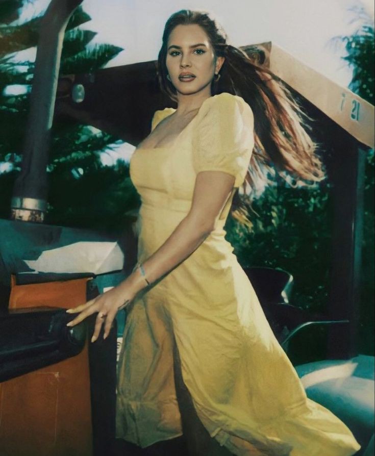 maryymagdalenee's tweet photo. as we enter a new lana del rey era, claim your favourite blue banisters track to bid it farewell https://t.co/JkEOkBy2kM