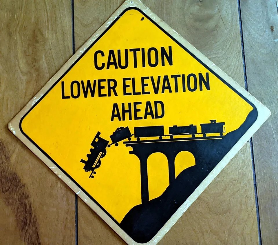 Random train pictures without context tweet media