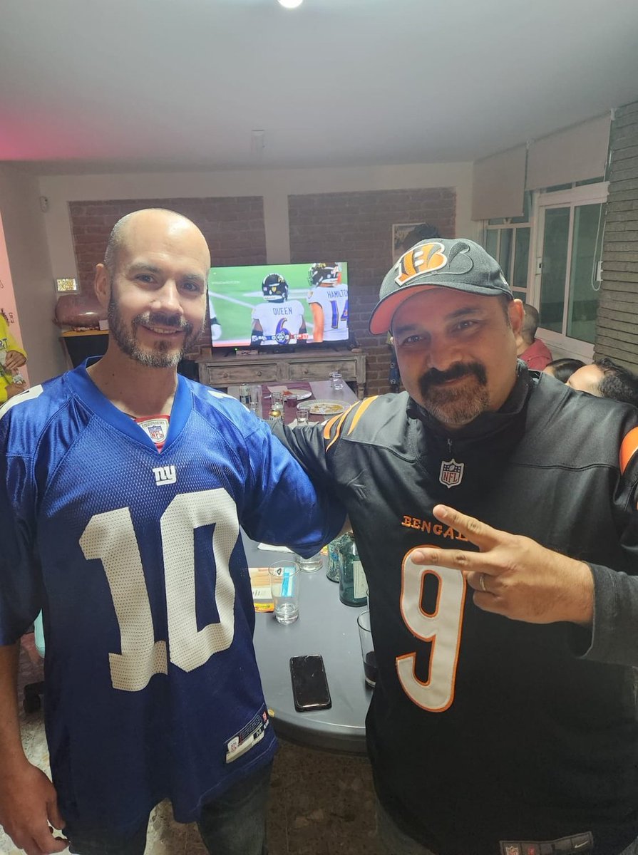 eric1606's tweet photo. Disfrutando el partido entre amigos #WildCardEnTUDN https://t.co/JYJ250IM0f