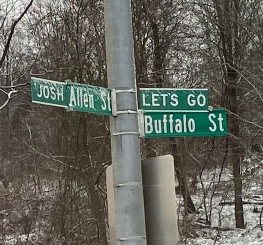 Babicuss's tweet photo. At the corner of Allen and Buffalo in Jamestown, NY.
🏈❤🤍💙🏈
#BillsMafia 
@BuffaloBills https://t.co/VCanqa0EfX