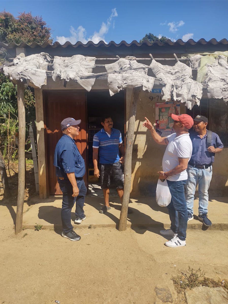 SebaUstariz's tweet photo. Recibimos la visita de @ErnestoOrozcoD, quien mostró la disposición de conocer de cerca la gestión que he venido adelantando como Cabildo Menor en el corregimiento de Atánquez, visitamos algunos sectores y dialogamos con la comunidad. https://t.co/iuWWOrRPlt