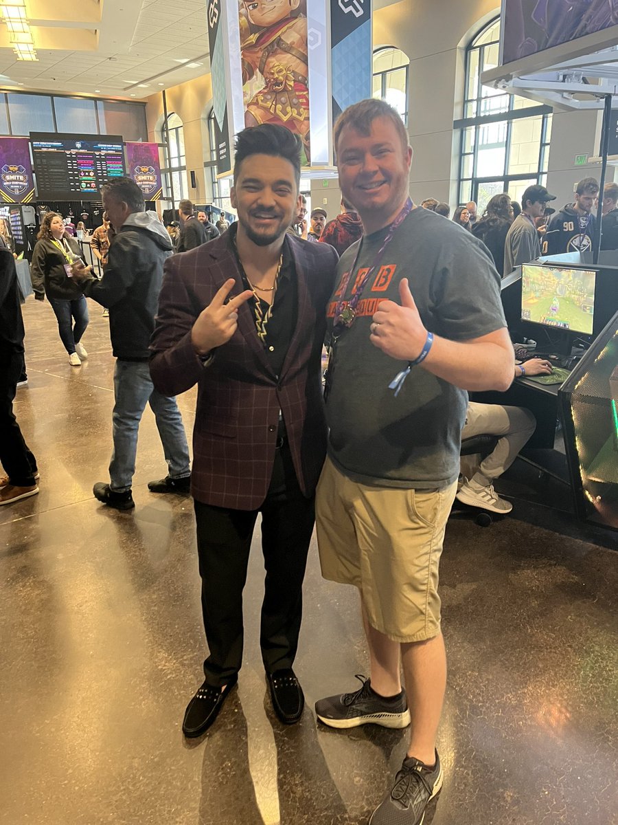 Scruffy_Ginger's tweet photo. SWC and the 10 hour trek from KCMO was worth it to meet some awesome people and see some incredible gameplay. Thanks for some great memories! #WorldsWithFans @TrelliRelli @BrutalMagllini @tempestteacup_ https://t.co/ekBXWOiTqZ