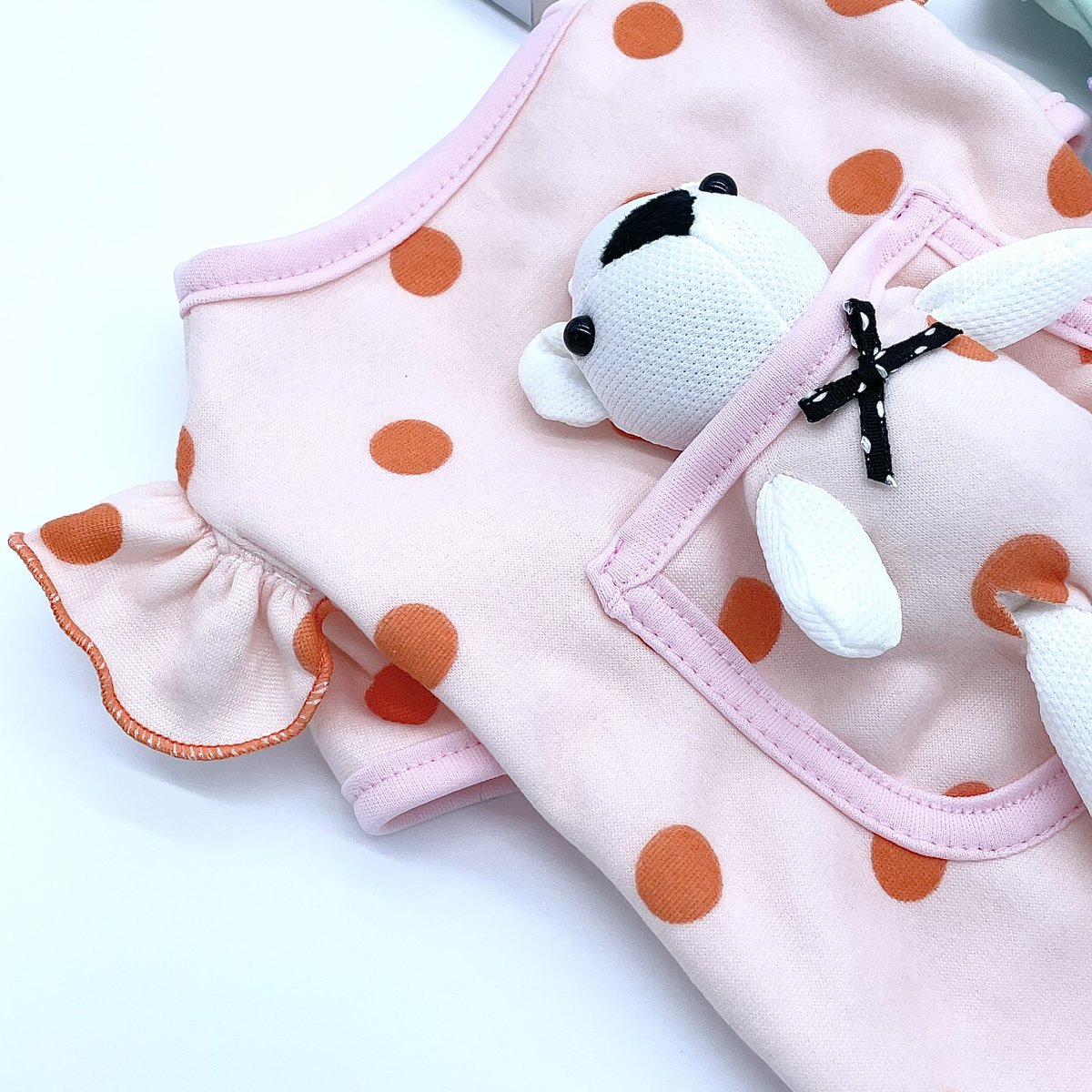 ilioshop's tweet photo. #クマのぬいぐるみ を背負う姿が
たまらない♪　
かわいいドット柄３色！！！

ilioShop→ https://t.co/brXLvQCKpJ

＃ilio ＃送料無料 
＃ドッグウェア ＃犬服 ＃猫服 ＃ペット服 ＃ペット用品 ＃かわいい　＃ドット柄 ＃カッコイイ ＃春 ＃秋 ＃冬 ＃小型犬 ＃中型犬 ＃くまさん
#いぬのいる暮らし https://t.co/kM5PbJ1Cps