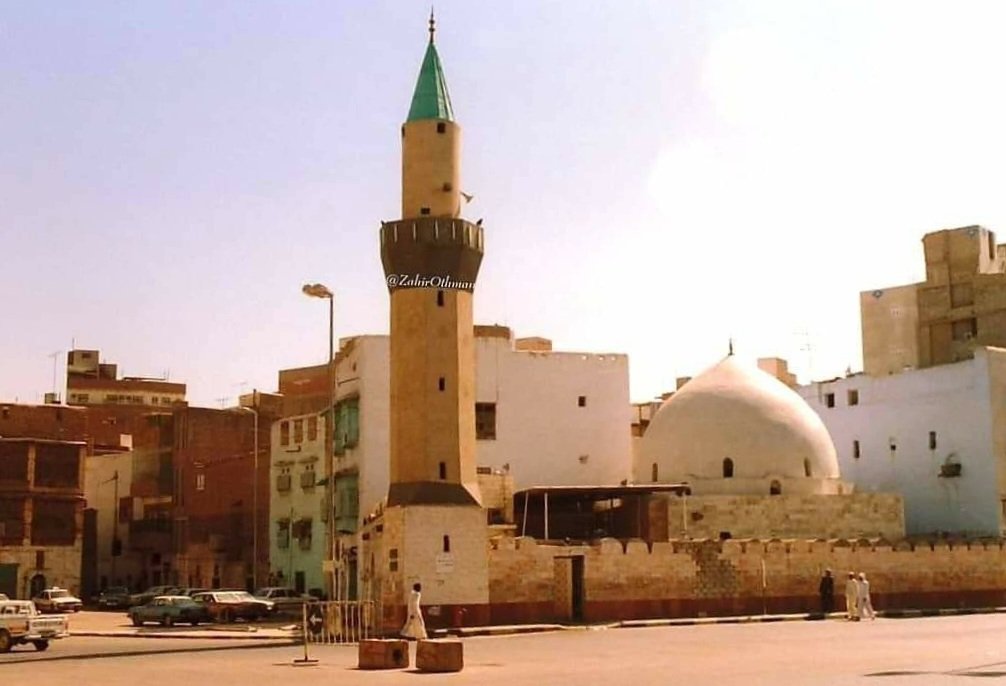 #رجال_من_طيبة_الطيبة_رحلوا_ولهم_في_الذاكرة_مكان 

هو عباس بن محمد أمين بن أحمد بن رضوان المدني يعرف...