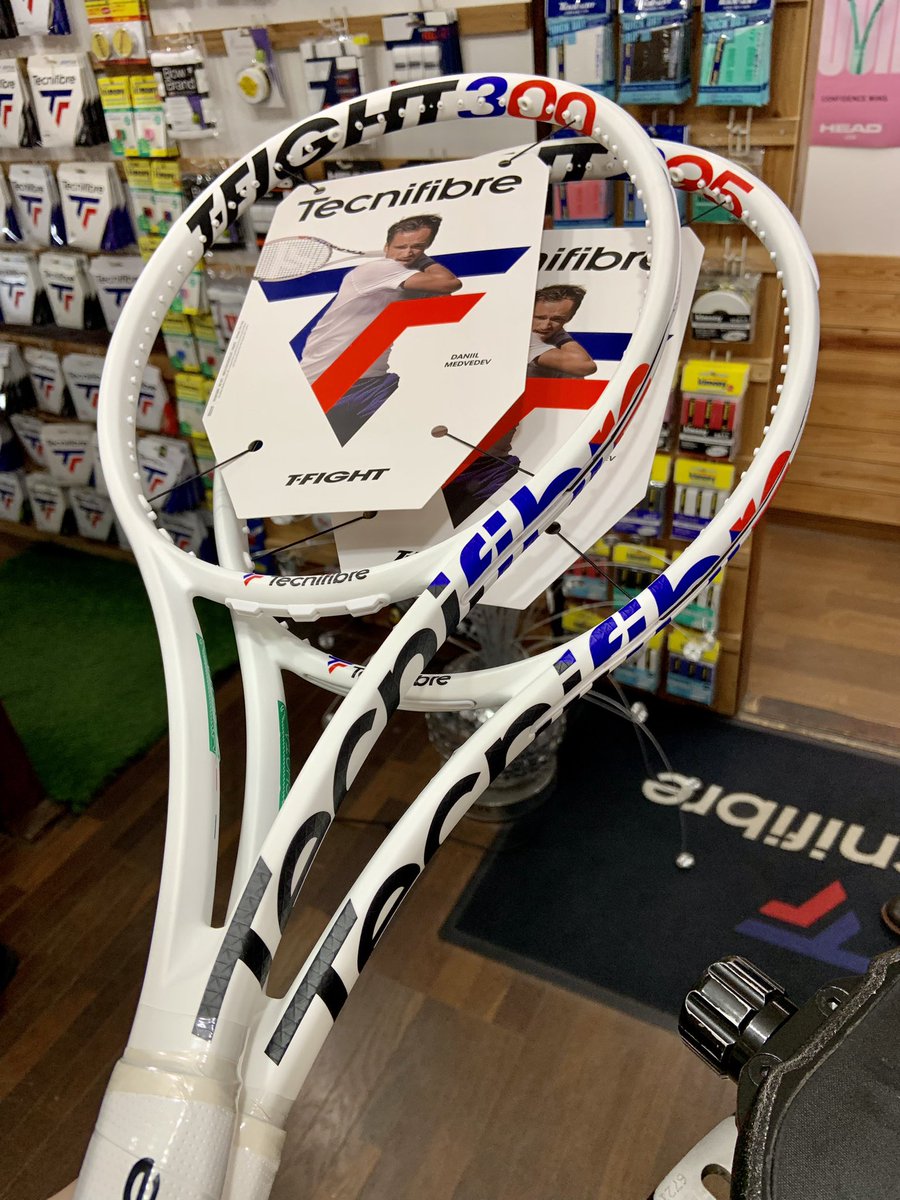 PrinceHills2016's tweet photo. ［情報解禁］

T-FIGHT isoflex：Tecnifibre

・T-FIGHT RS 315 / 300
・T-FIGHT RSL 295 / 280
・T-FIGHT RXS 270 / 255

全6機種：2月15日発売予定

当店試打ラケット(315､300､295､280)を用意する予定。

🔜

#Tecnifibre
#テクニファイバー
#isoflex

#テニス
#福岡
#直方
#プリンスヒルズ https://t.co/zPkjBk2ylJ