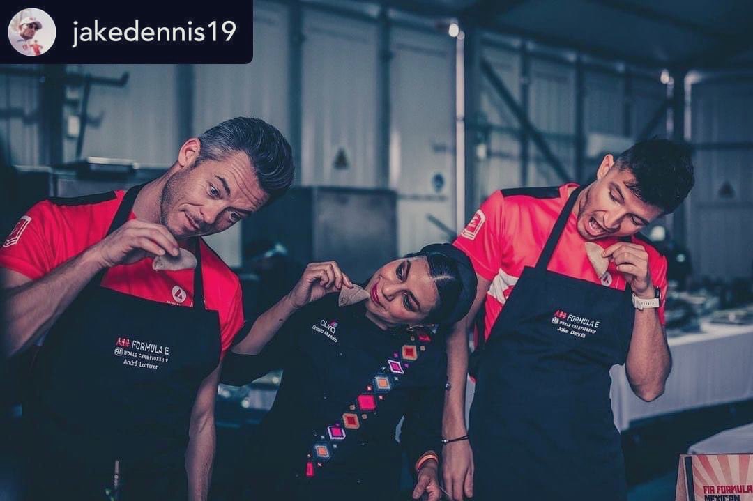 gracielamontano's tweet photo. Honoring the Taco with @AndrettiFE @FIAFormulaE drivers: André Lotterer and Jack Dennis. Thank you for choosing our Aura Mexican Taco Cooking Experience. #mexicanchef #tacochallenge #momentosaura 🇲🇽👩🏻‍🍳🏎❤️ https://t.co/LL2olAx5tI
