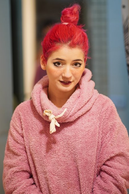 2 pic. Ma&ntilde;ana video nuevo! 🥰 https://t.co/Y9bAdLMTaQ