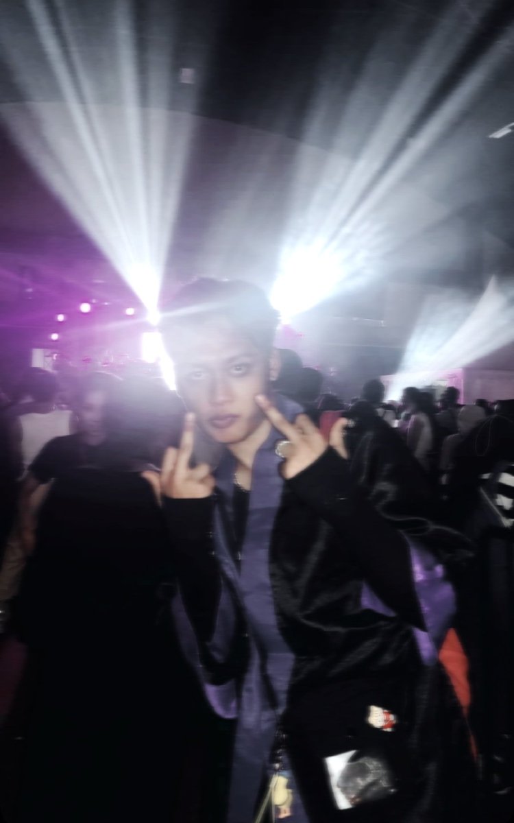 lowwboys's tweet photo. Cw//fr

Pas xcdc kemarinnnnn~ https://t.co/tnvkzwXUrK