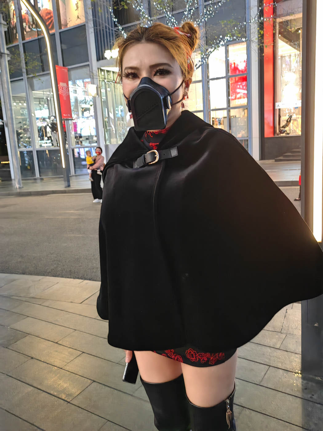 1 pic. Chinese New Year outfit last night. Broke the "no capes" rule😁 https://t.co/f0LdvOAr64