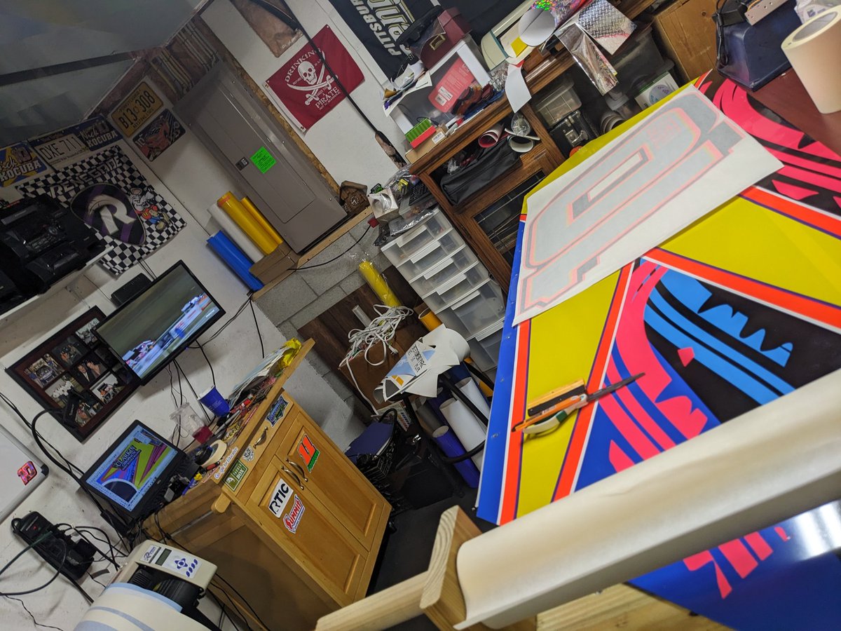 NickKocuba10's tweet photo. Putting down some vinyl while keeping track of the action at the @WildWShootout on @FloRacing! #tweetyourfloseat @NosEnergyDrink https://t.co/OXZOxovGvR
