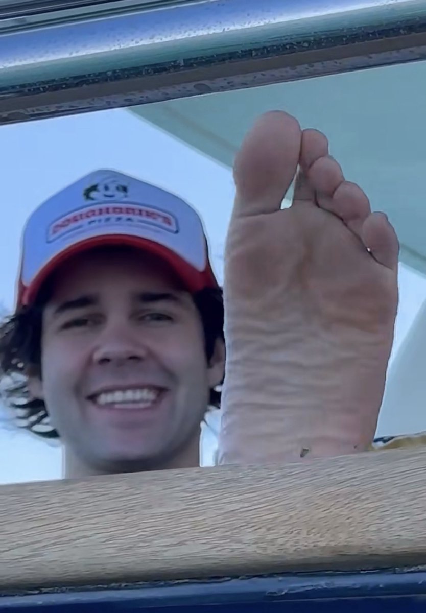 foot bitch tweet media