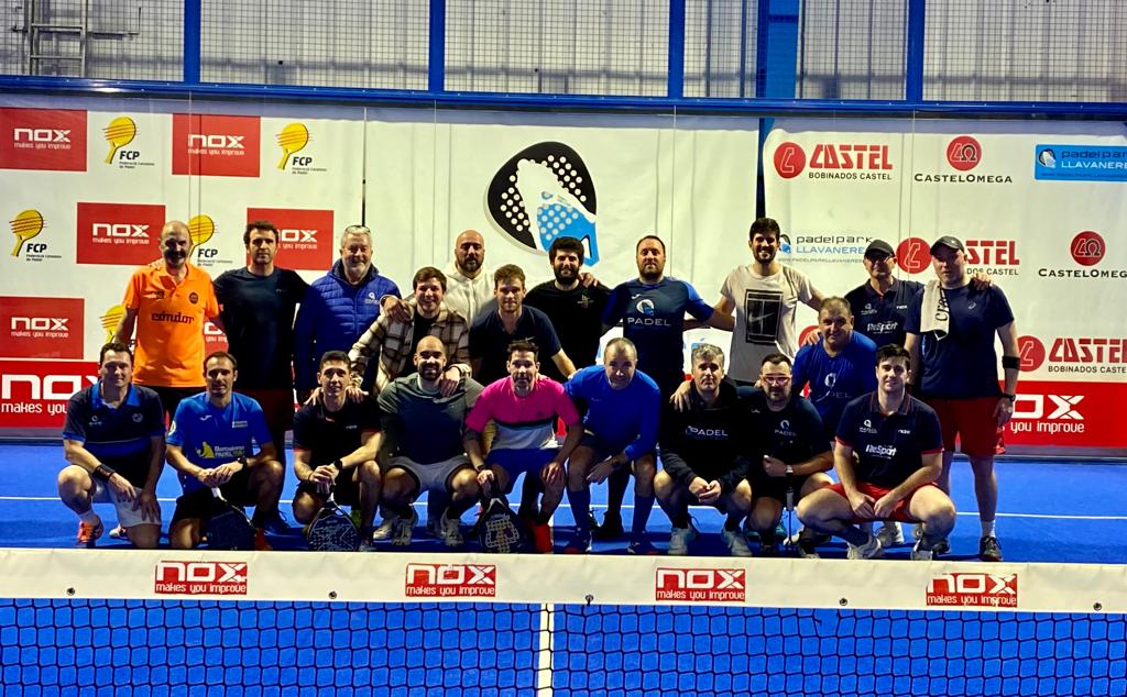 💙Comienza la pretemporada en el <a href="/b_padel/">Veterans - B- Pádel Indoor Mataró</a> , y que mejor manera que una jornada de entreno conjunta, con uno de los muchos equipos de interclubs del <a href="/PadelMataro/">Padel Indoor Mataro</a> 
Muchas gracias por la invitación 
Interclubs B por una jornada de buenos partidos por la diversion y buena compañía.