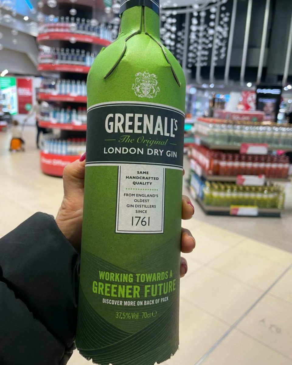 frugalpac's tweet photo. We're thrilled to see that our paper bottle with Greenall's Gin is now available to buy at UK airports. 
Five times lighter to carry than a glass bottle, it's ideal to carry on board. https://t.co/AyeWvAMxjE