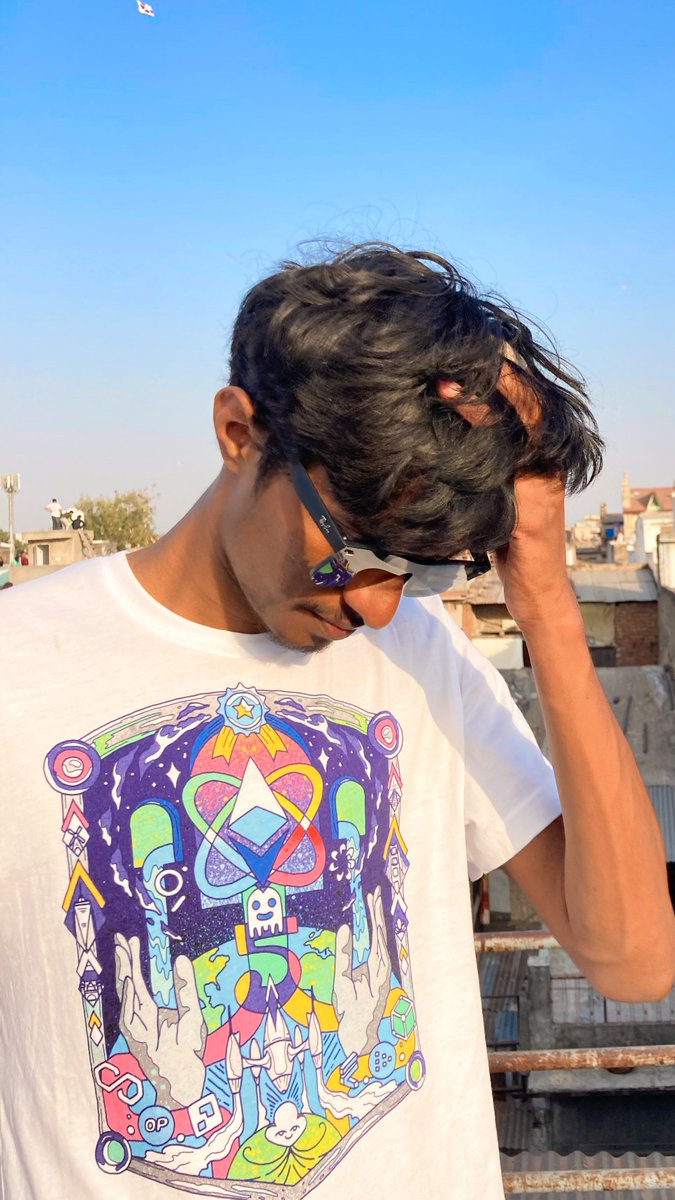 Sarvagnakadiya's tweet photo. Bring on 2023! Celebrated #Uttrayan in style with my @ETHGlobal swag and I'm beyond excited to hack into the new year. #ETHGlobalHackathon here I come! 🚀 #blockchain #crypto https://t.co/MfKHEN3SYc