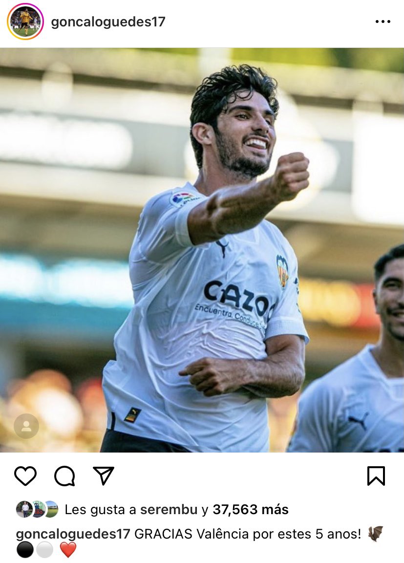 FranGuaitaSER's tweet photo. Esta fue la despedida de Guedes. Seis palabras y cuatro emoticonos. Su papá nos dijo que el chaval merecía un club mejor, pero ni rozó a Mendes o Lim. Hoy leo a much@s valencianistas queriendo que vuelva. Otra de las cosas que nos ha quitado la gestión Meriton es el amor propio. https://t.co/hgNxcufDLN