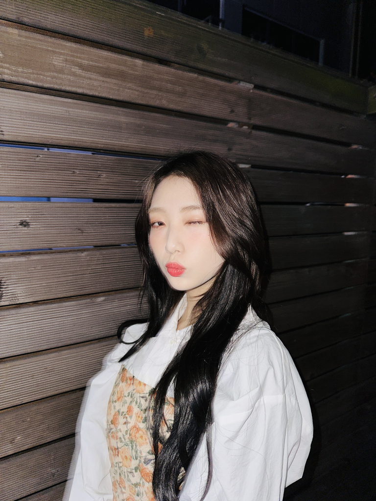 loonabot's tweet photo. #이달소팬카페 #To_Orbit #From_LOONA 
[여진] 다들 안녕! 잘 지냈어요? 
▶️ https://t.co/S2lSGOOvBy 
 
#이달의소녀 #LOONA https://t.co/eB4pLTDPWe