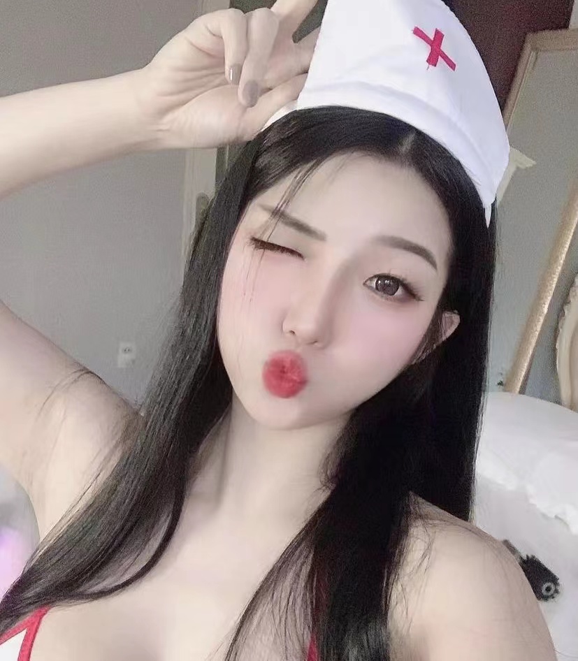昨天当了一晚上小护士，结果我才是被打针的那一个，哈哈，点赞里抽5个送视频！
角色扮演还挺好玩！你们都喜欢玩什么呀 #大奶子 #妈妈 https://t.co/AS0WADramN