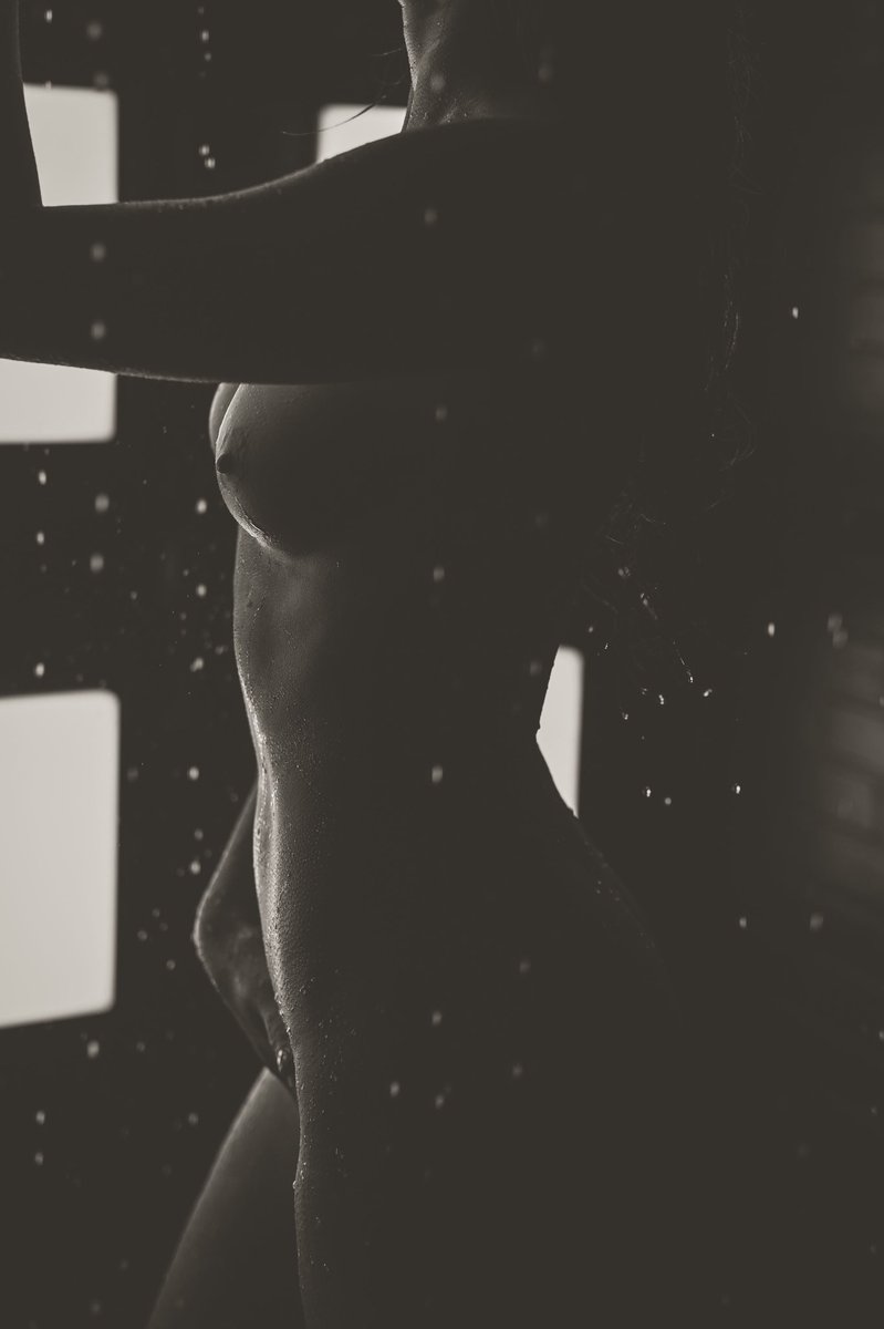BellaRosaPhoto's tweet photo. A little late night vibe from our favorite set 🔥🔥 #naked #blackandwhitephotography #blackandwhite #rainroom #showerroom #confidence #boudoirphoto #boudoir https://t.co/WL4yBp44uZ