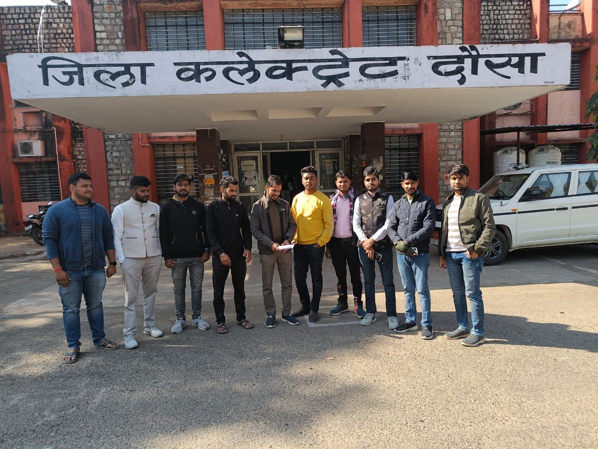 Rahulchechi26's tweet photo. #दौसा जिले के चयनित अभ्यर्थियों द्वारा आज दौसा उप जिलाकलेक्टर को #कंप्यूटर_अनुदेशक का रिजल्ट जारी करवाने के बाबत ज्ञापन दिया
#कंप्यूटर_अनुदेशक_फाइनल_रिजल्ट_जारी_करो
@TheUpenYadav 
@DrBDKallaINC 
@ashokgehlot51
@kuldeepsainimk 
@VimleshDausa 
@diliploroli11 https://t.co/iumMPl5rQw
