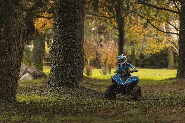 Atvrom1's tweet image. 𝐅𝐚𝐜𝐞ț𝐢 𝐥𝐨𝐜 𝐩𝐞𝐧𝐭𝐫𝐮 𝐝𝐢𝐬𝐭𝐫𝐚𝐜ț𝐢𝐞 î𝐧 𝐨𝐮𝐭𝐝𝐨𝐨𝐫!  CFORCE 110 le permite celor mai tineri rideri să navigheze pe teren accidentat cu ușurință. 💨atvrom.ro/stiri/mini-atv… 

#cforce110 #miniatv #cfmoto #atvcopii #outdoor  #cfmotocforce110 #offroad #atvrom