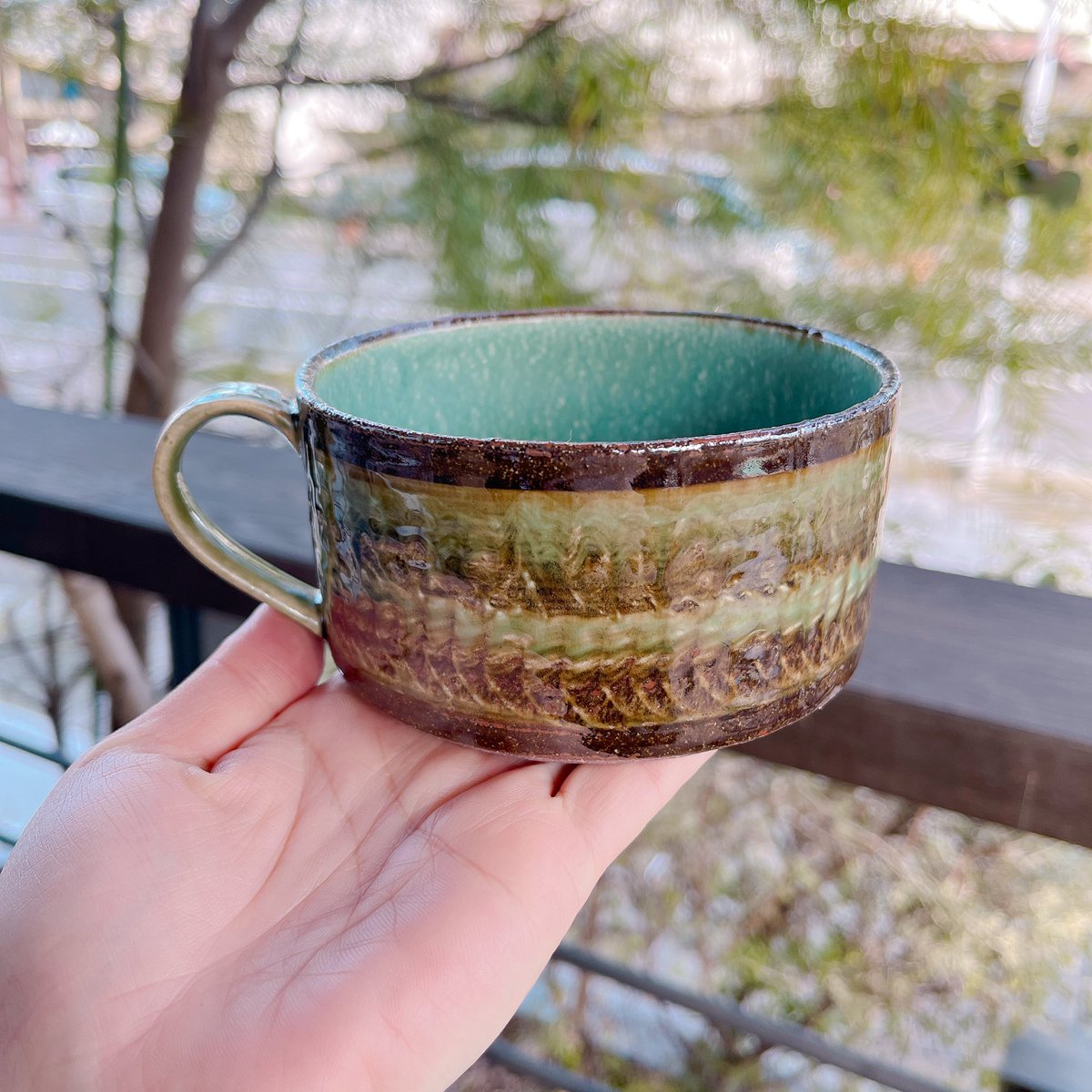 s_w_happiness's tweet photo. 深緑のラオス展
今期もラオス展に合わせて器を選びました😊
波佐見焼のスープマグ、マグ、お茶碗
飛びカンナや打ち刷毛といった民芸を代表する技法に色釉を合わせたり、直線的なフォルムに仕上げることでアンティークのような趣。
食洗機❌
レンジ❌
直火❌
#ラオス展
#佐賀 https://t.co/AxabvdS637