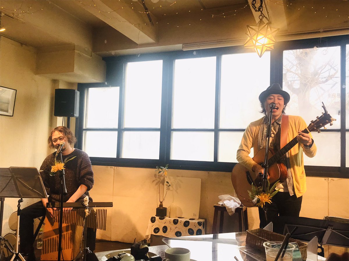 michimihi622's tweet photo. 1/15 のムジカホールカフェで今年、マスジさんの初ライブ🎸
いつも通りの笑いとマスジさんの心籠る歌がムジカホールに響き〜🎶
良い年になりそうです🤗
マスジさんの盟友笑『つっちーさん』とのコラボも阿吽の呼吸でスタートして嬉しかったです〜☺️アリガト🌟
#ebinamasuji
#tsucchi112 https://t.co/QnGDNyb1WP