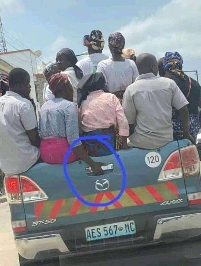 crypt0drey's tweet photo. 44 Photos of Hilarious Not-so-great Driving/Fails

A THREAD!! https://t.co/4L6iYppkNO