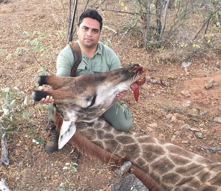 He’s BRITISH. 
His name is SYED RIZWAN. 
He’s from ESSEX. 
And he’s a TROPHY HUNTER who kills giraffes for FUN.

Help us continue to EXPOSE this EVIL - &amp; END it once &amp; for all. 

Support our investigations here: bantrophyhunting.org/donations/dona…

Thank you. 
#BanTrophyHunting