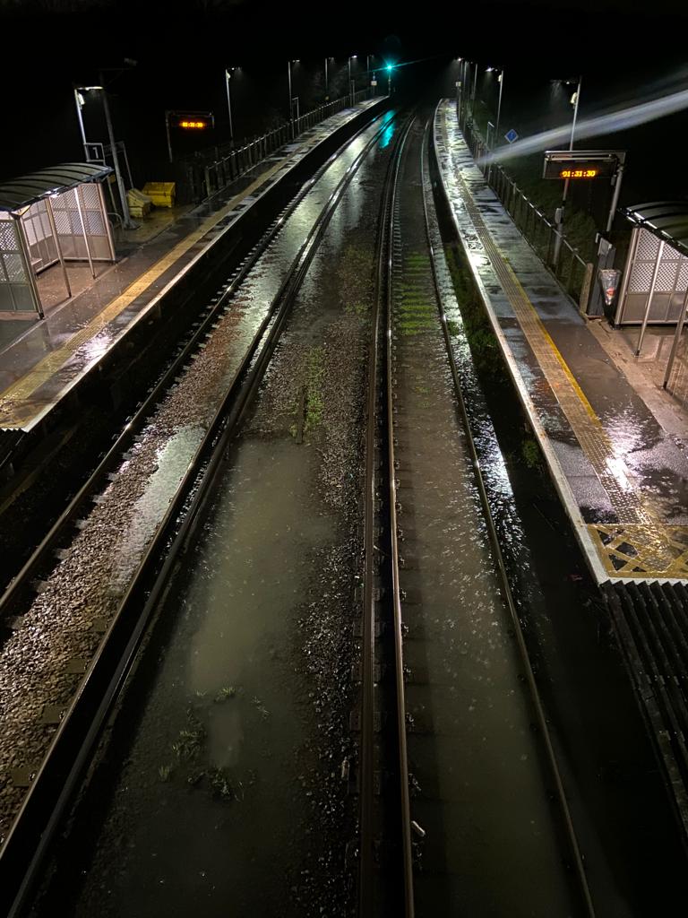 NetworkRailWssx's tweet photo. โ ๏ธ๐ง๏ธ As well as the landslip at #Hook (see here: https://t.co/43Qn7pOT9P) we have flooding at various locations affecting @SW_Help customers this morning, including #Sway, #Dunbridge and #Hamble.
Pics are of Hamble (left) and Sway (right). /1 https://t.co/GpjE5hRUlS