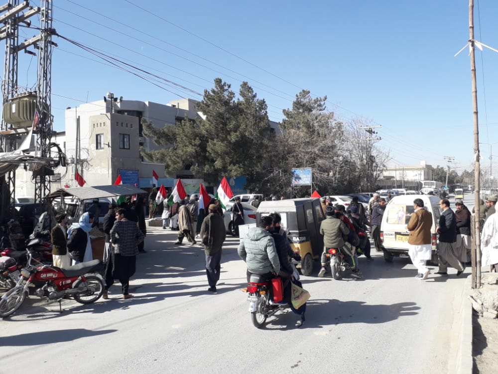 Info_Balochistn's tweet photo. #Residents &amp; #PKMAP workers are protesting outside of @SSGC_Official office #Samungli Road #Quetta against gas loadshading, 
#Quetta #Balochistan https://t.co/Vpr0Mj9gDf
