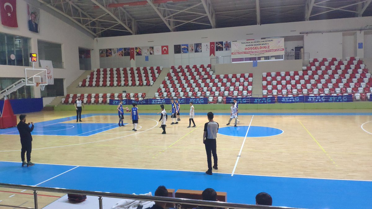 Sporu Tabana Yayıyoruz programı çerçevesinde Muş Merkezde düzenlenen Basketbol Turnuvasına okulumuz Basketbol Takımı ile katılım gösterdik. 
<a href="/YalnTUNEL2/">Yalçın TUNÇEL</a> 
<a href="/BulanikMem/">Bulanık İlçe Milli Eğitim Müdürlüğü</a> 
<a href="/EnverkV/">Enver KIVANÇ</a>