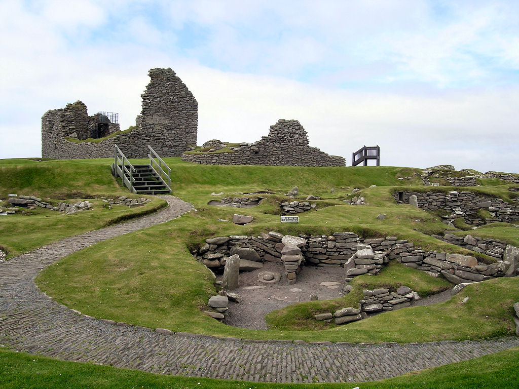 UndisScot's tweet photo. Jarlshof in Shetland, one of the most inspirational archaeological sites in Scotland, with overlapping examples of housing from the Stone Age, Bronze Age, Iron Age, Pictish, Norse and Medieval eras, right the way through to the 1600s. More pics and info: https://t.co/eAXDeosXH3 https://t.co/wGMwErVkEy
