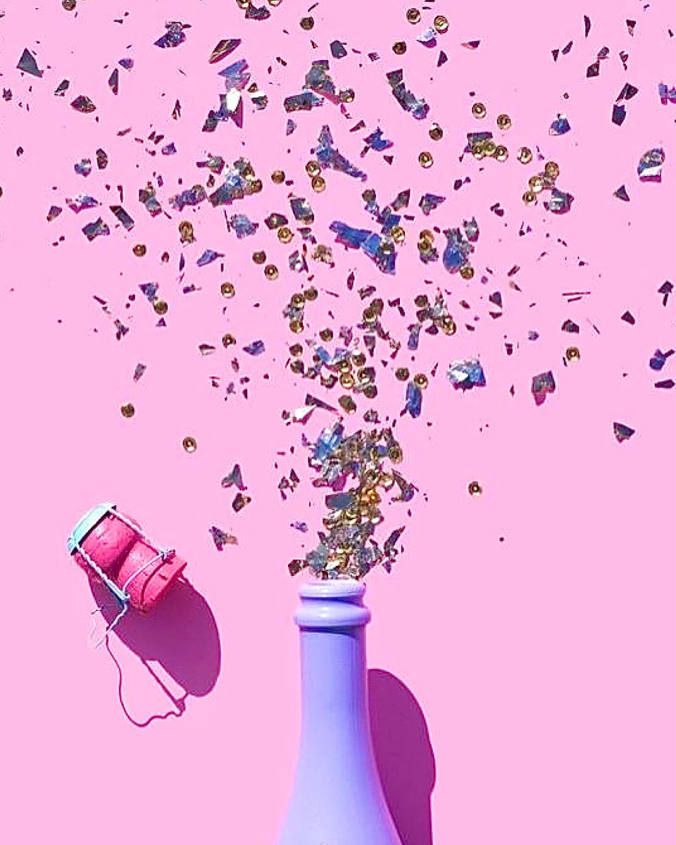 ByDashBF's tweet photo. Every day is a party to be able to live but today just a little something extra!We want to celebrate this special day with you and treat you to a 35% discount on the entire collection with the code CELEBRATE35. The code is valid until 00:00! enjoy shopping beauties 💖 https://t.co/3gp9xHaMfk