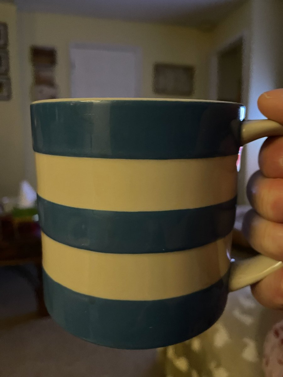 Penny_K666's tweet photo. @GySamaritans Having a chat over a cuppa is a British institution! 💚Stick the kettle on… #BrewMonday #Samaritans #GySamaritans https://t.co/IPXUTqiH6r