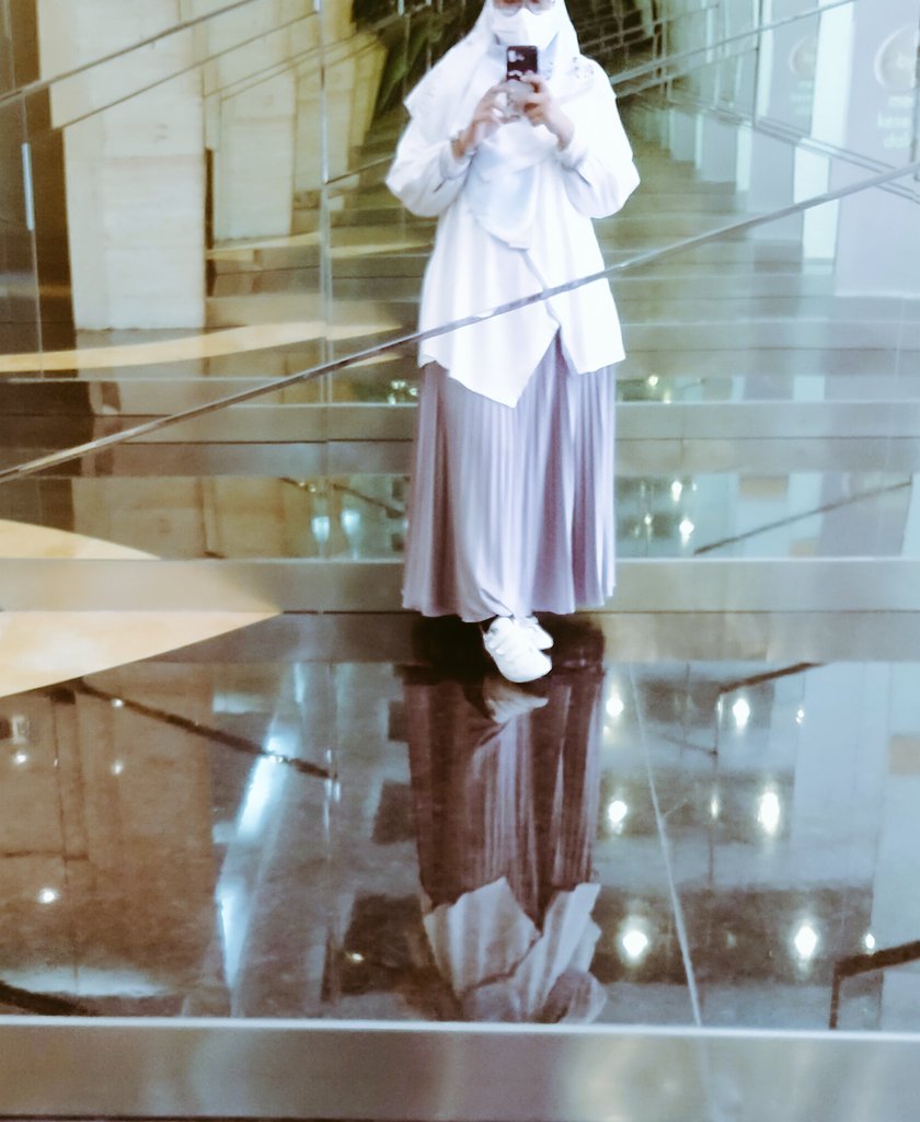 Aku dan Kaca pokok Nya