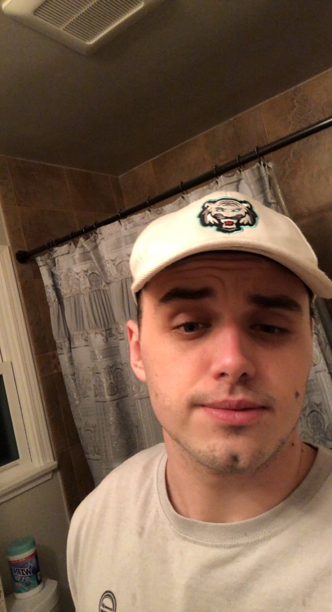 geeza on Twitter "I can’t tell if no facial hair is the move"