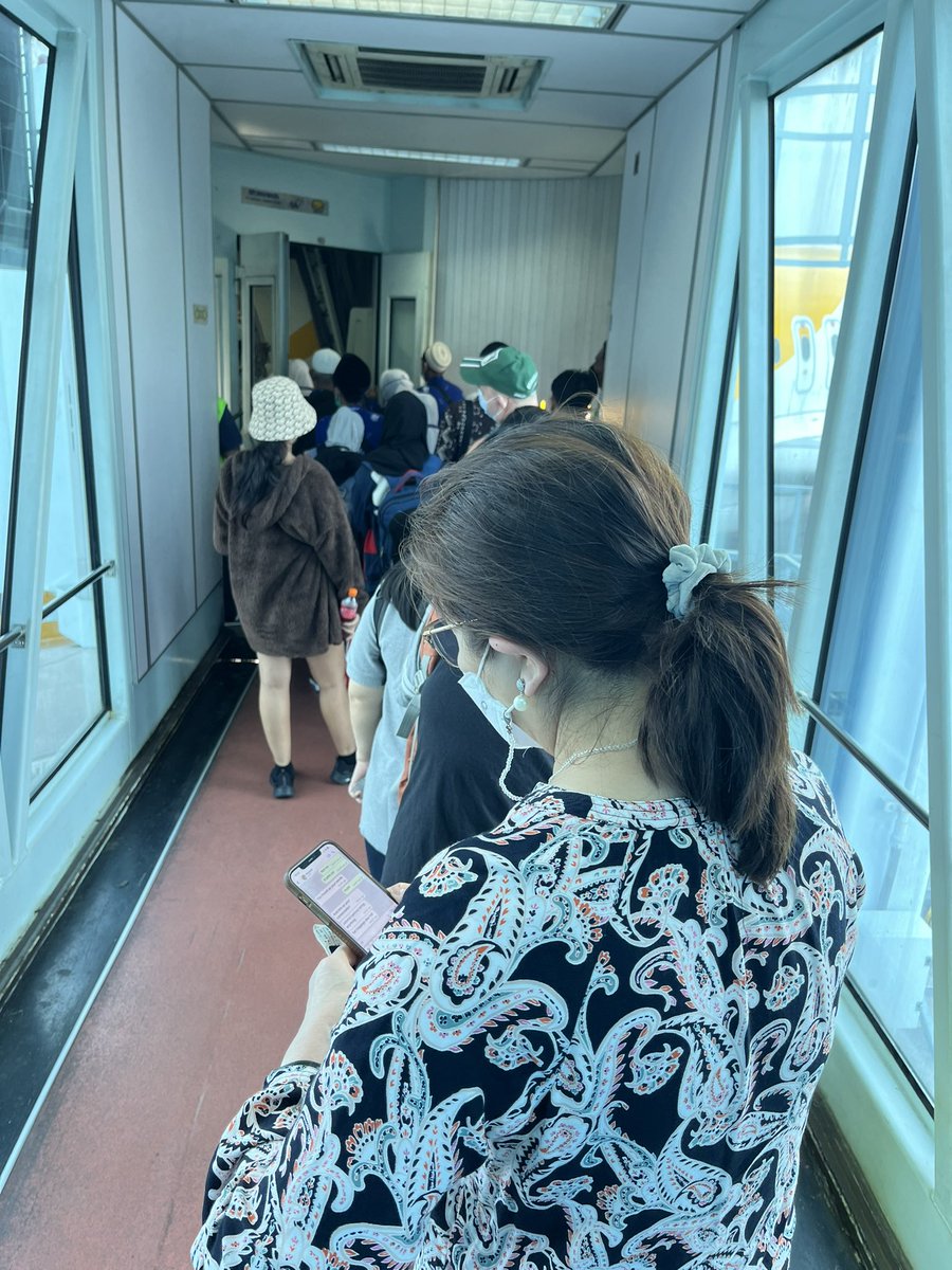 deborahrajan's tweet photo. Horrible boarding system by @flyscoot flight TR265! The flight has already been delayed and it’s just stuck here! Wondering if scoot is losing its effectiveness! https://t.co/hWFG410EF0
